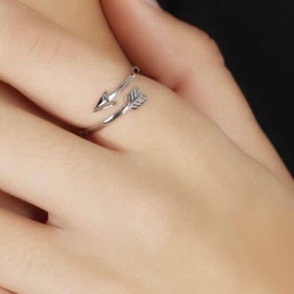 ‎Rose Gold Vermeil Arrow Ring - Picture 6 of 7